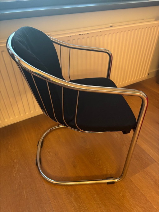 4 vintage design tubular frame chairs with wire steel shell and black seat