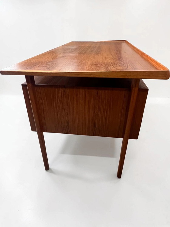 Bureau en teck Peter Løvig Nielsen, Danemark années 1960, autoportant, bureau de direction Mid Century (photo 2 of 17)