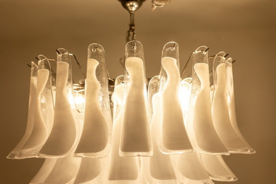 Image 1 of Lampadario in vetro di Murano bianco e traslucido. Contemporaneo