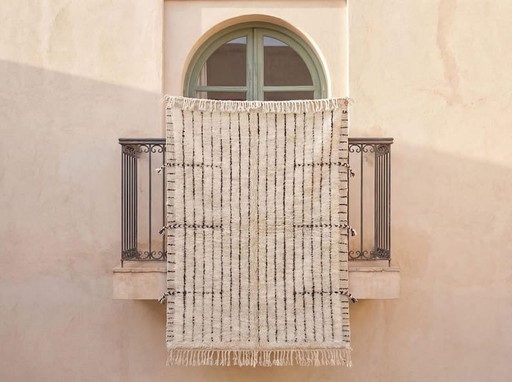 Traditional handmade pure wool rug, size 200/300 cm