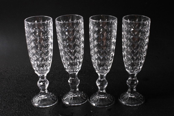 Set of 4 Vintage Pressed Glass Champagne Flutes, Clear Italian Stemware / 2000s – Glass & Decanter (photo 11 of 13)