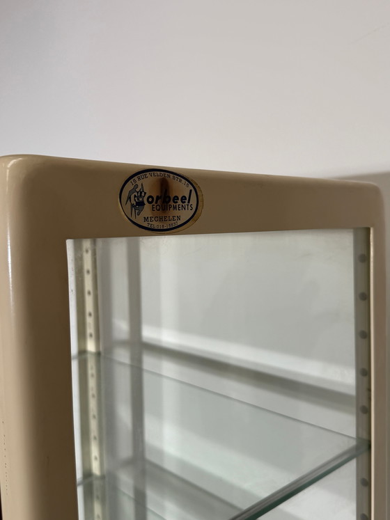 Armadietto medico vintage degli anni '50 – Vetrine, Glass (photo 5 of 9)