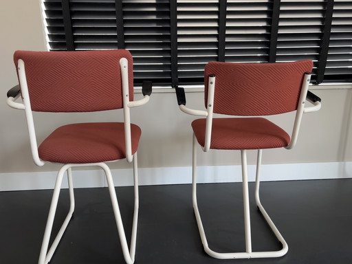 2 sedie con struttura tubolare rivestite