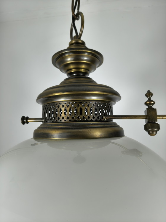 Image 1 of Grote klassieke Vintage hanglamp – 3-lichts opaalglas, open onderkant, patina