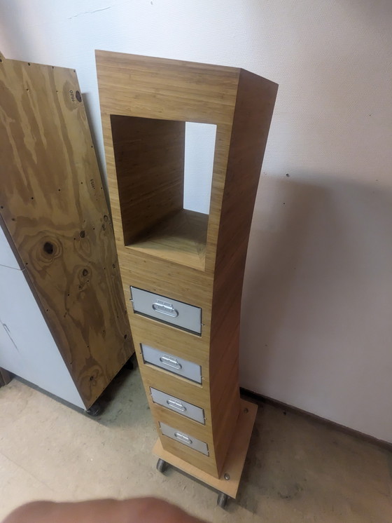 Image 1 of Falsche Tulpe, Kommode 1