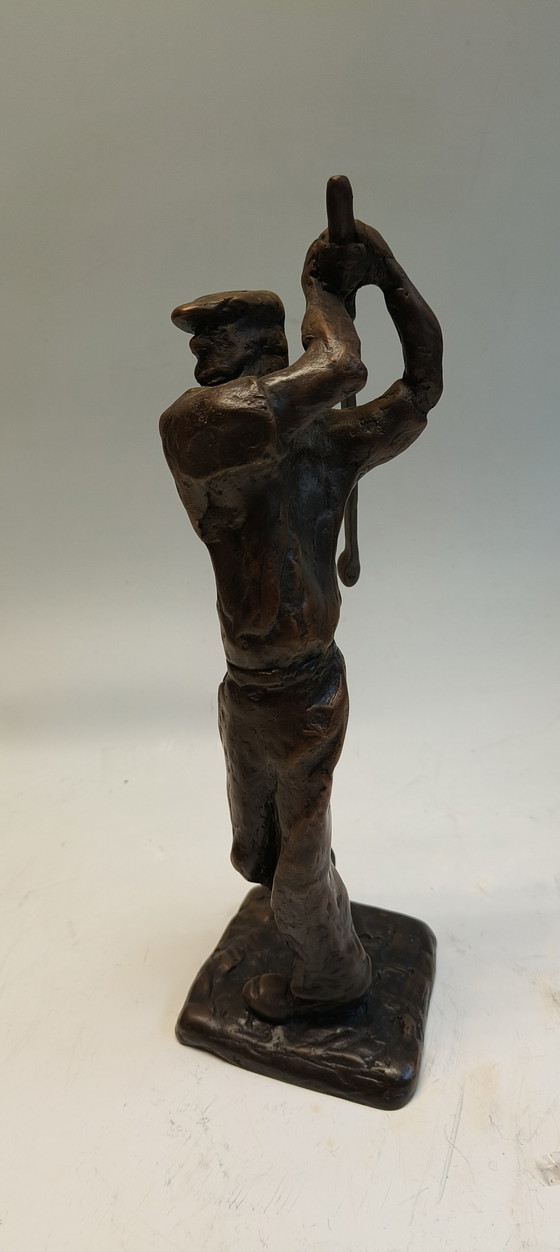 Image 1 of Statue expressive en bronze et laiton représentant un golfeur