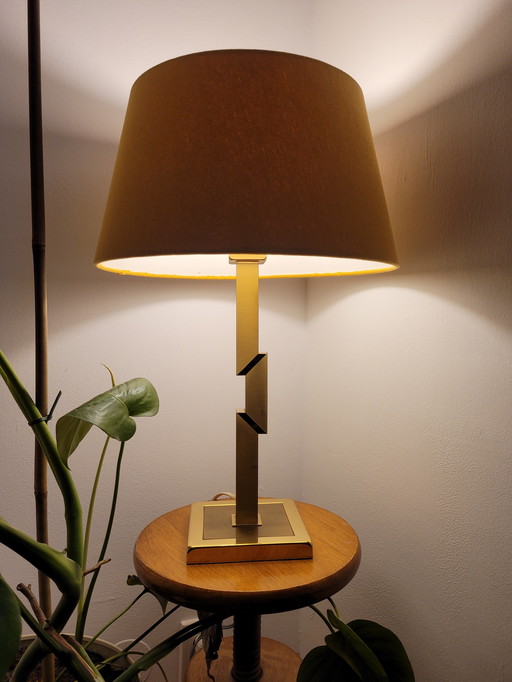 Lampada da tavolo vintage a forma di grattacielo.