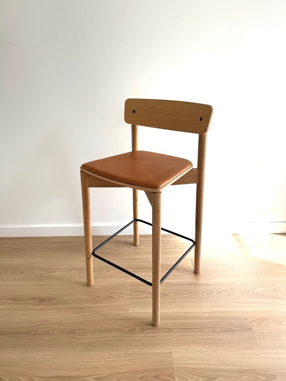 Image 1 of Chaise 2 Takt Cross Bar 75 cm en chêne et cuir