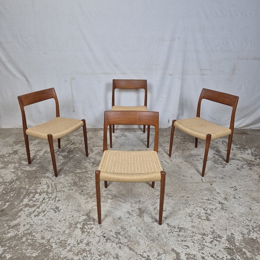 Niels Møller modèle 77 chaises de salle à manger vintage teck papercord