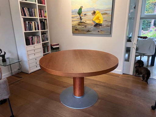 Mesa de comedor Arco Geo, color cereza caramelo