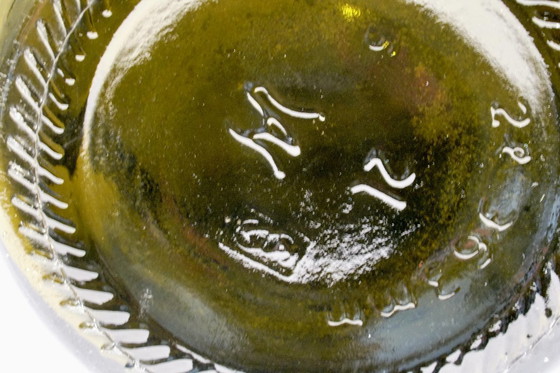 Image 1 of Gourde à bière vintage en verre ambré de 2 litres avec poignée en métal