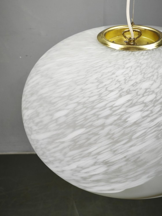 Lampada a Sospensione Italiana Vetro di Murano Ottone Globo Spirale Space Age Anni '70 – Lampadari, Brass (photo 8 of 11)