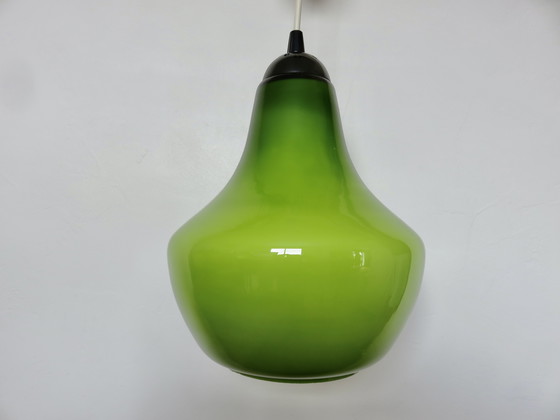 Image 1 of Suspension En Opaline Verte Années 70