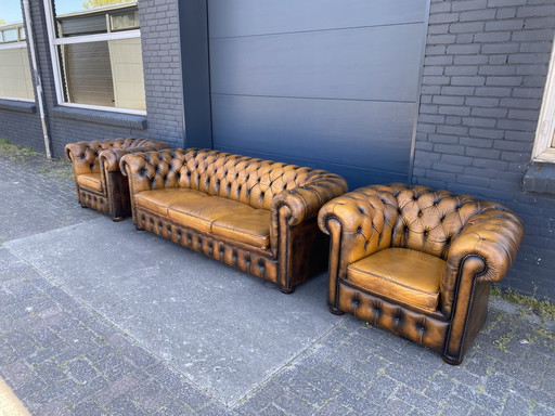 Magnifique ensemble de canapés Chesterfield vintage 3+1+1 places, brun doré