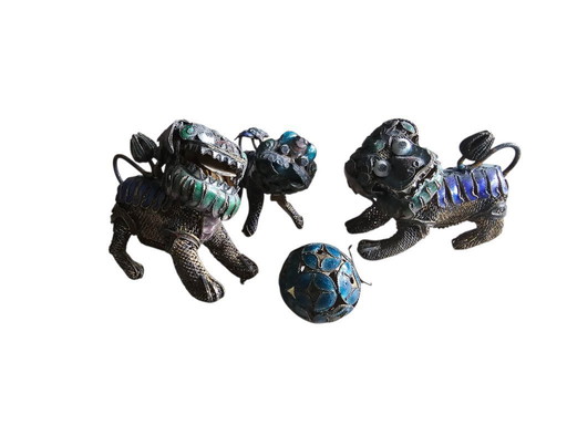 Foo (Fu) dogs - Filigree - Enamel - Cloisonné - Miniature - Silver - Gold-plated ~ 3 pieces - Chinese jewelry ~ 20th century