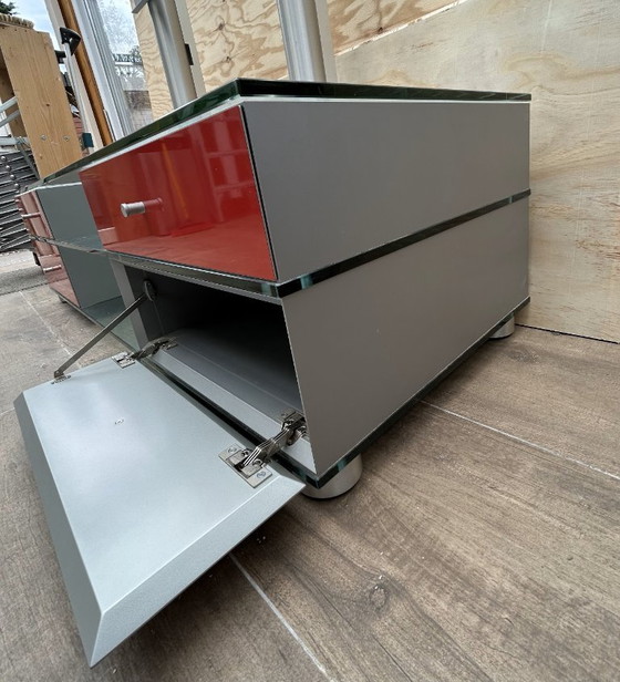 Image 1 of Muebles de TV cerrados espectrales, hermosos muebles de diseño.