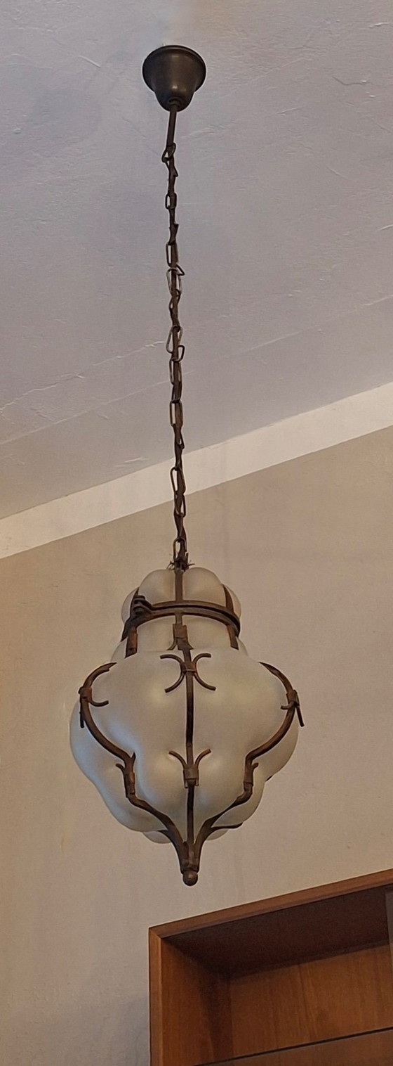 Image 1 of Venetiaans ijzer en geblazen matglas Hall lantaarn, Italië 1960