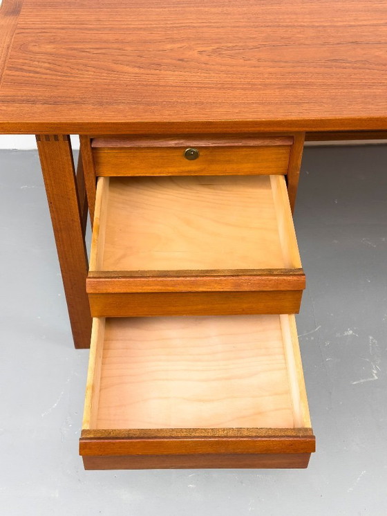 Image 1 of Teakhouten bureau uit het midden van de eeuw door Svend Åge Madsen voor Sigurd Hansen, jaren 60