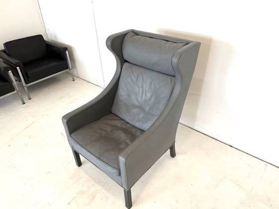 Image 1 of Borge Mogensen fauteuil en cuir oreilles tabouret Fredericia 2204 fauteuil à oreilles