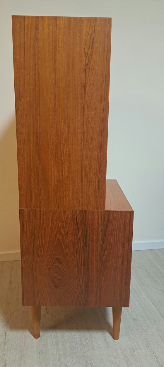 Image 1 of Aparador alto danés de teca de mediados de siglo, década de 1960: mueble de dos piezas, en excelente estado.