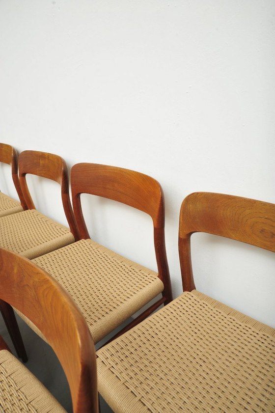 Image 1 of 4x Esszimmerstühle Modell 75 aus Teakholz von Niels Otto Møller für J. L. Møller Möbelfabrik (1950er)