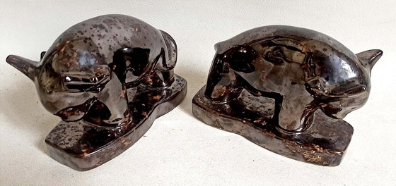 Image 1 of Een paar boekensteunen uit de jaren 60 met een gestileerd stierenontwerp.