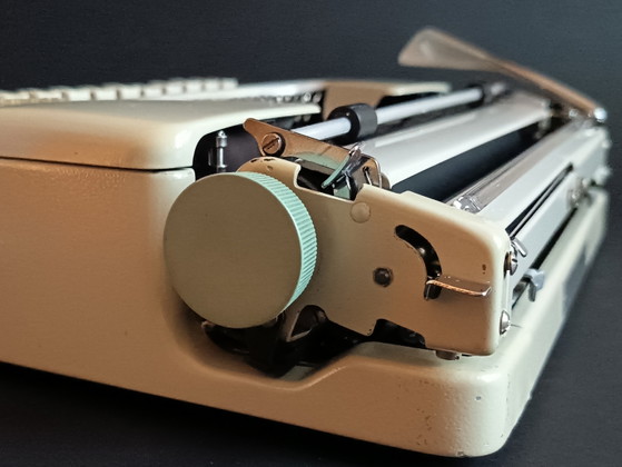 Image 1 of Olympia Splendid33 typemachine, volledig gerestaureerd, met koffer, 1964