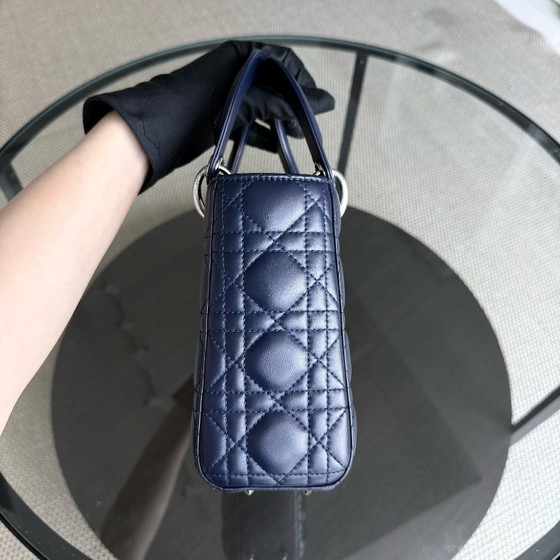 Image 1 of DIOR LADY SMALL FLAP - PELLE DI AGNELLO CANNAGE BLU SCURO CON DETTAGLI ARGENTO