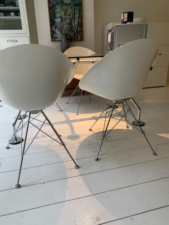 Image 1 of 4 sedie a secchiello bianche Philippe Starck Kartell EROS, base Eiffel