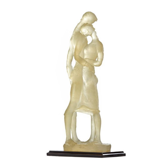Image 1 of Scultura in resina firmata in stile René Lalique raffigurante due amanti, alta 81 cm