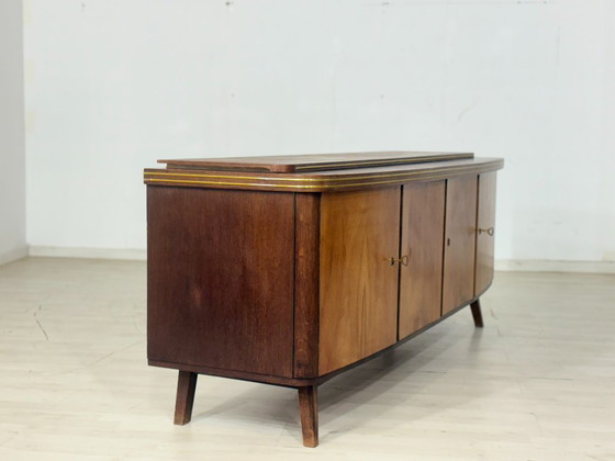 Image 1 of Buffet vintage de luxe – Buffet style milieu du siècle avec détails dorés et bois précieux