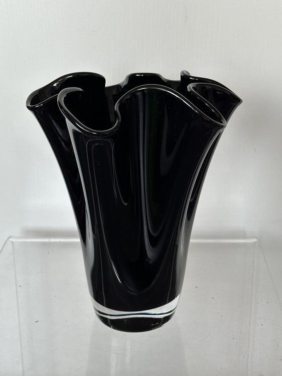 Image 1 of Murano glazen vaas zwart vintage jaren 70 zakdoek vaas 