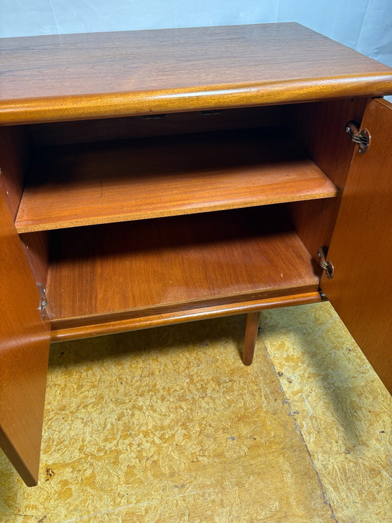 Vintage Meredew Teak Sideboard | 1960s | Mid-Century British Design
A beautifully elegant – Wood (photo 3 of 9)
