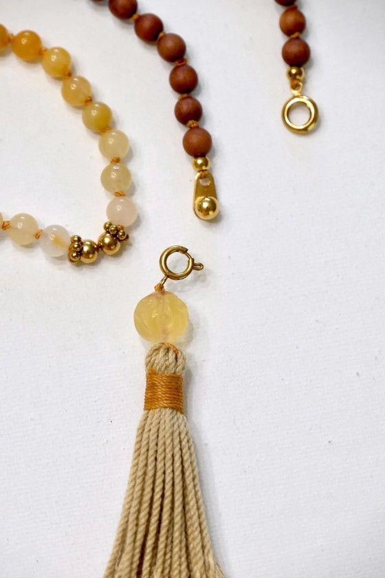 Image 1 of Aventurijn- en sandelhoutkralenketting met 18-karaats vergulde accenten.