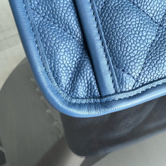 Image 1 of Chanel French Riviera – Gestepptes Kalbsleder mit Caviar-Muster, blau-silberne Beschläge, Serie 15