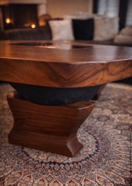 Mesa de centro de diseño artesanal de nogal macizo con geoda de amatista de 110 kg – Pieza única (photo 5 of 5)