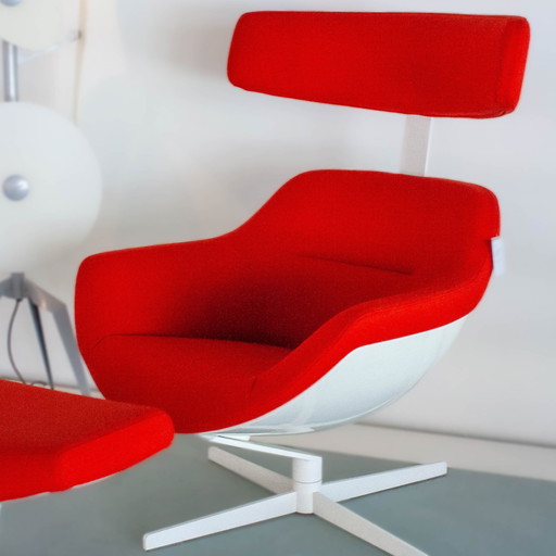 Cassina Auckland Drehsessel mit Hocker