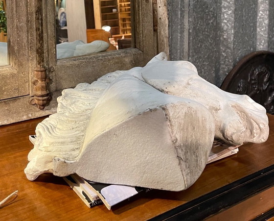 Image 1 of Escultura de cabeza de caballo antigua