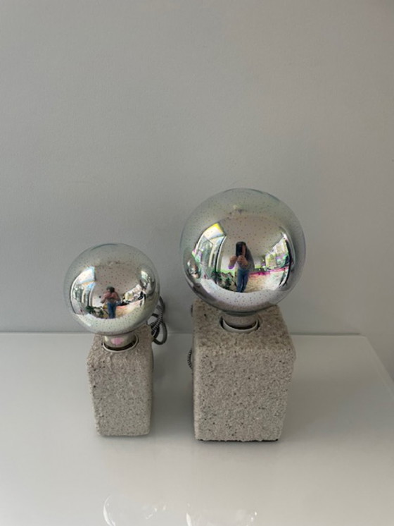 Image 1 of Set van twee moderne designlampen met sculpturale stenen basis