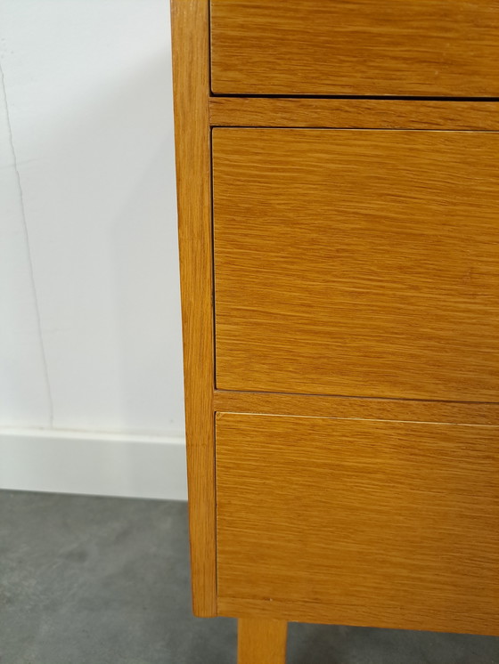 Image 1 of Commode en placage avec poignées rondes de Suède