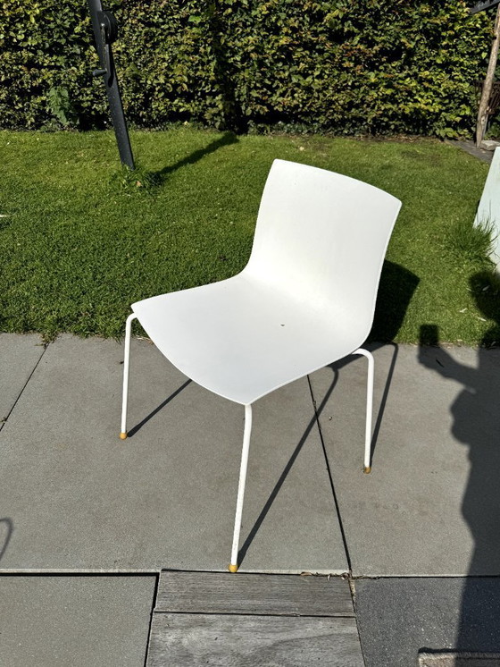 Image 1 of Table MDF Italia La Grande + 8 chaises design Arper Catifa 46