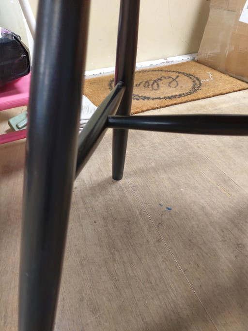 Magnifique table de salle à manger au design finlandais avec chaises et