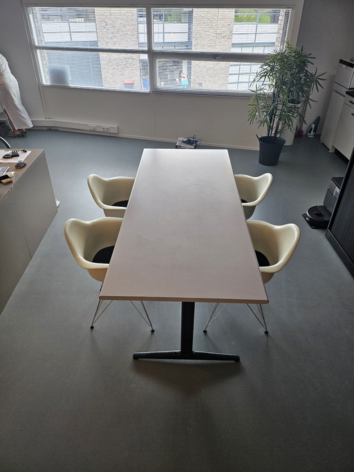 Castelijn conferentietafel