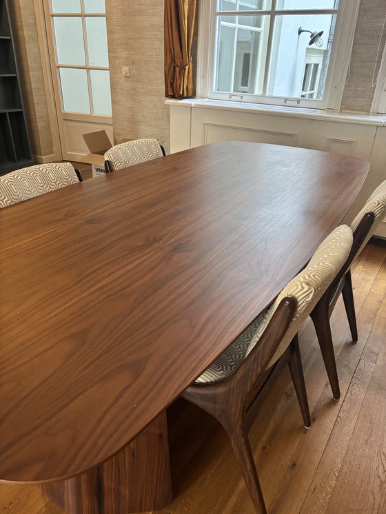 Image 1 of Walnut/walnut dining table round corners - Decor Amsterdam