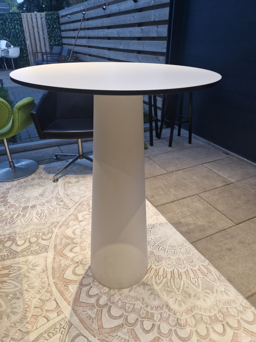 Moooi standing table