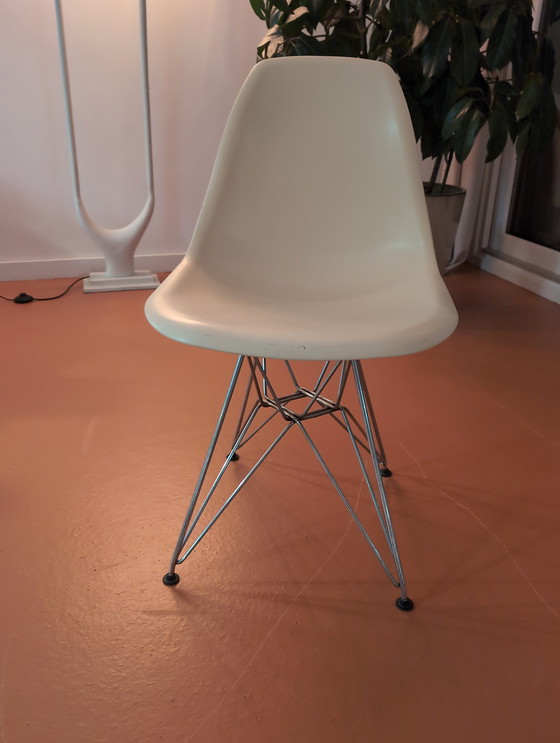 Image 1 of Silla auxiliar de plástico Eames RE DSR