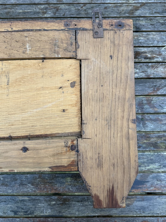 Image 1 of Porte-manteau de l'école d'Amsterdam | vers 1920 | Chêne massif | Une pièce qui attire tous les regards