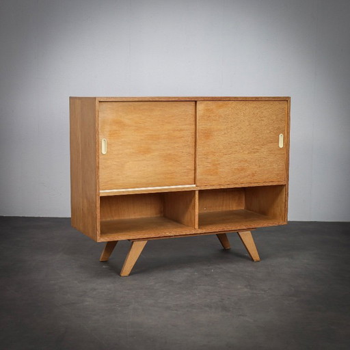 Jiři Jiroutek Sideboard mit Schiebetüren, Tschechoslowakei, 1960er Jahre