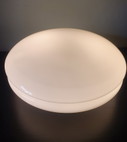 Plafonnier vintage en verre opalin UFO Raak Amsterdam
