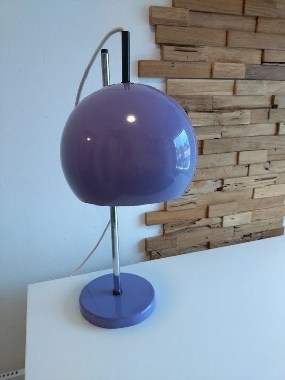 Lámpara de mesa con forma de ojo morado de la era espacial – Lámparas de mesa, Metal, Chrome (photo 4 of 12)